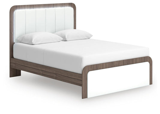 Kendanport Queen Upholstered Bed