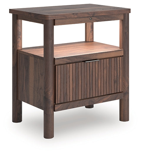 Pamytta Queen Panel Bed, Dresser, Mirror and Nightstand