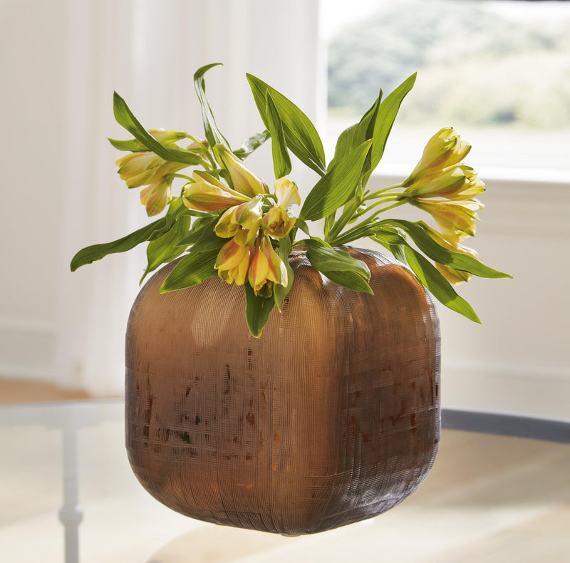 Capard I/O Vase